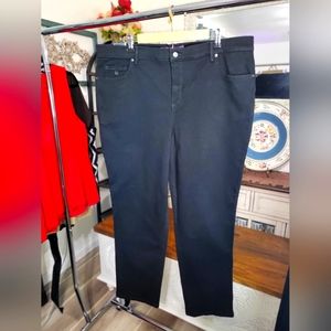 NWT- Gloria Vanderbilt Black Jean Style: Amanda,  Size: 18